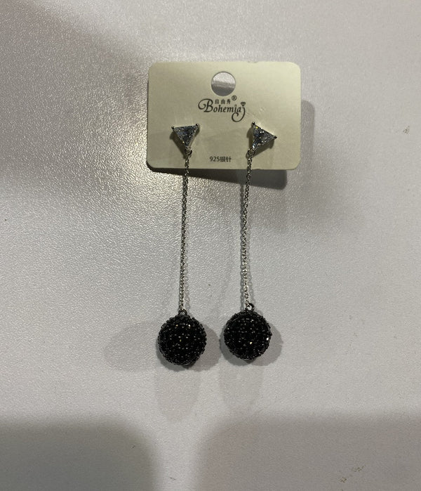 AR-ear-Bla-550-016